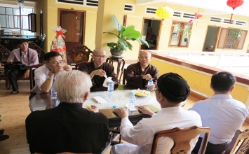 Quận 10: Lãnh đạo chính quyền chúc mừng Phật đản